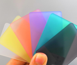 Härmatanud värvilised akrüüllehed